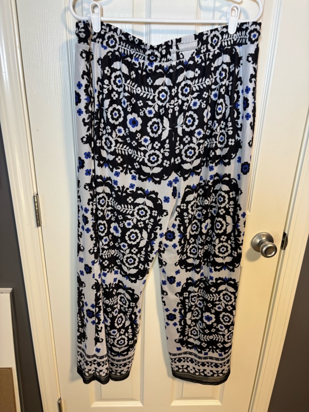 White, black and blue floral print pants by Harper 241 Size: XL
